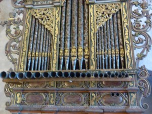 faces on the organ pipes
